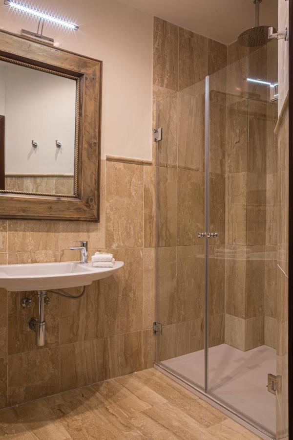 Puerta Catedral Apartments Seville Ngoại thất bức ảnh
