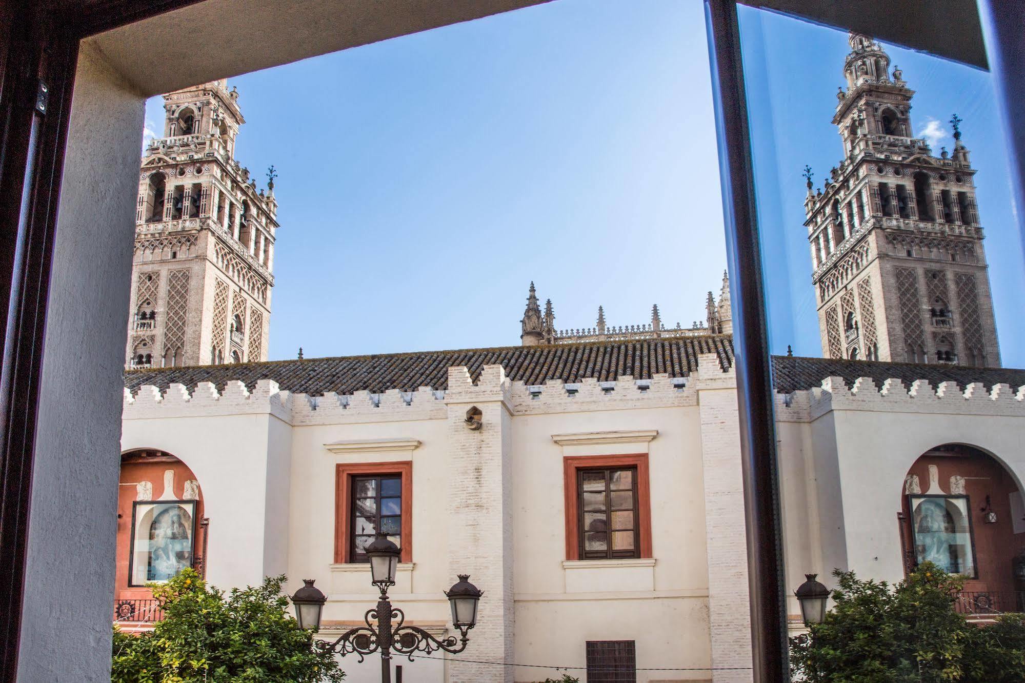 Puerta Catedral Apartments Seville Ngoại thất bức ảnh
